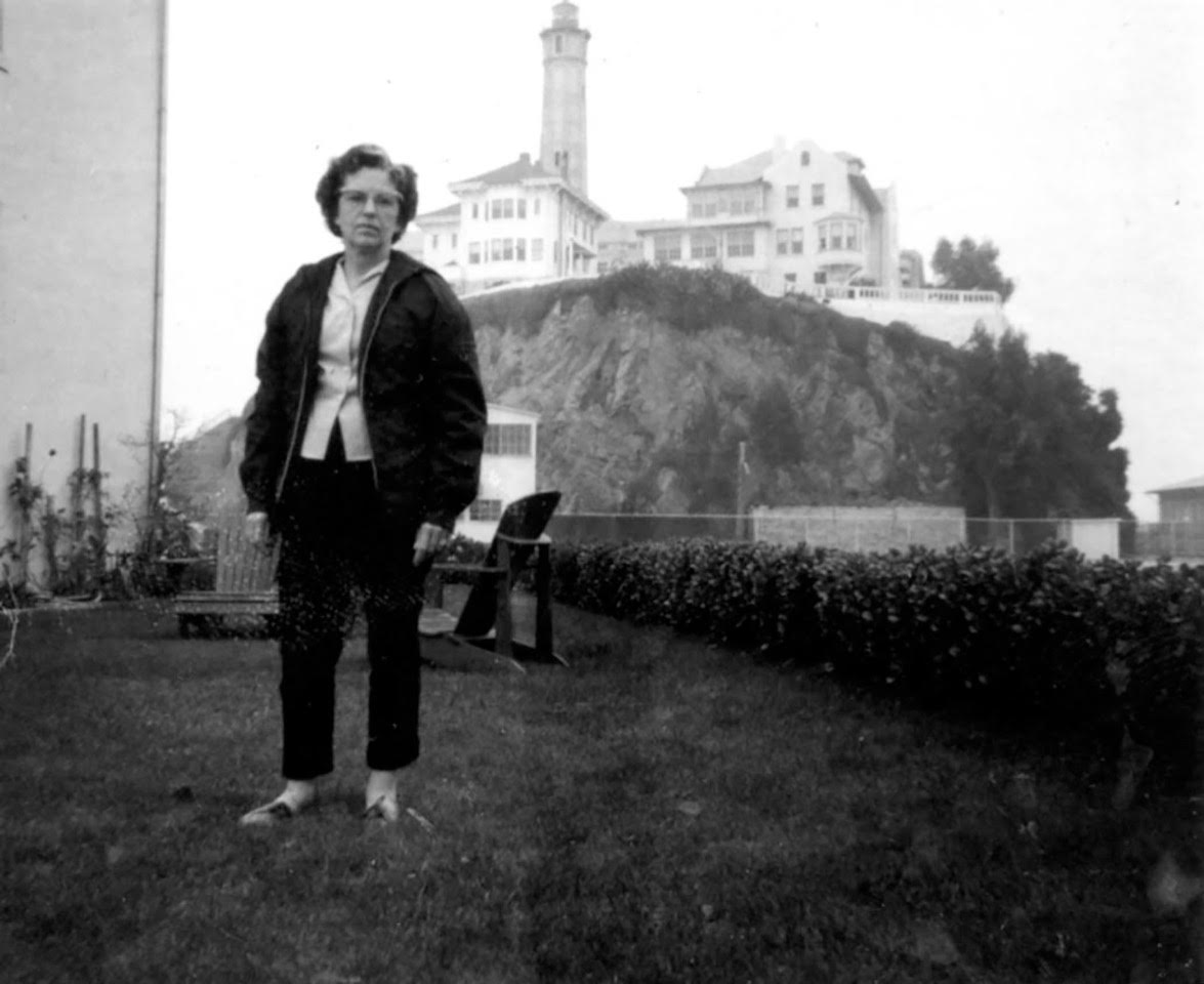 Babyak mother photo in front of Alcatraz lighthouse